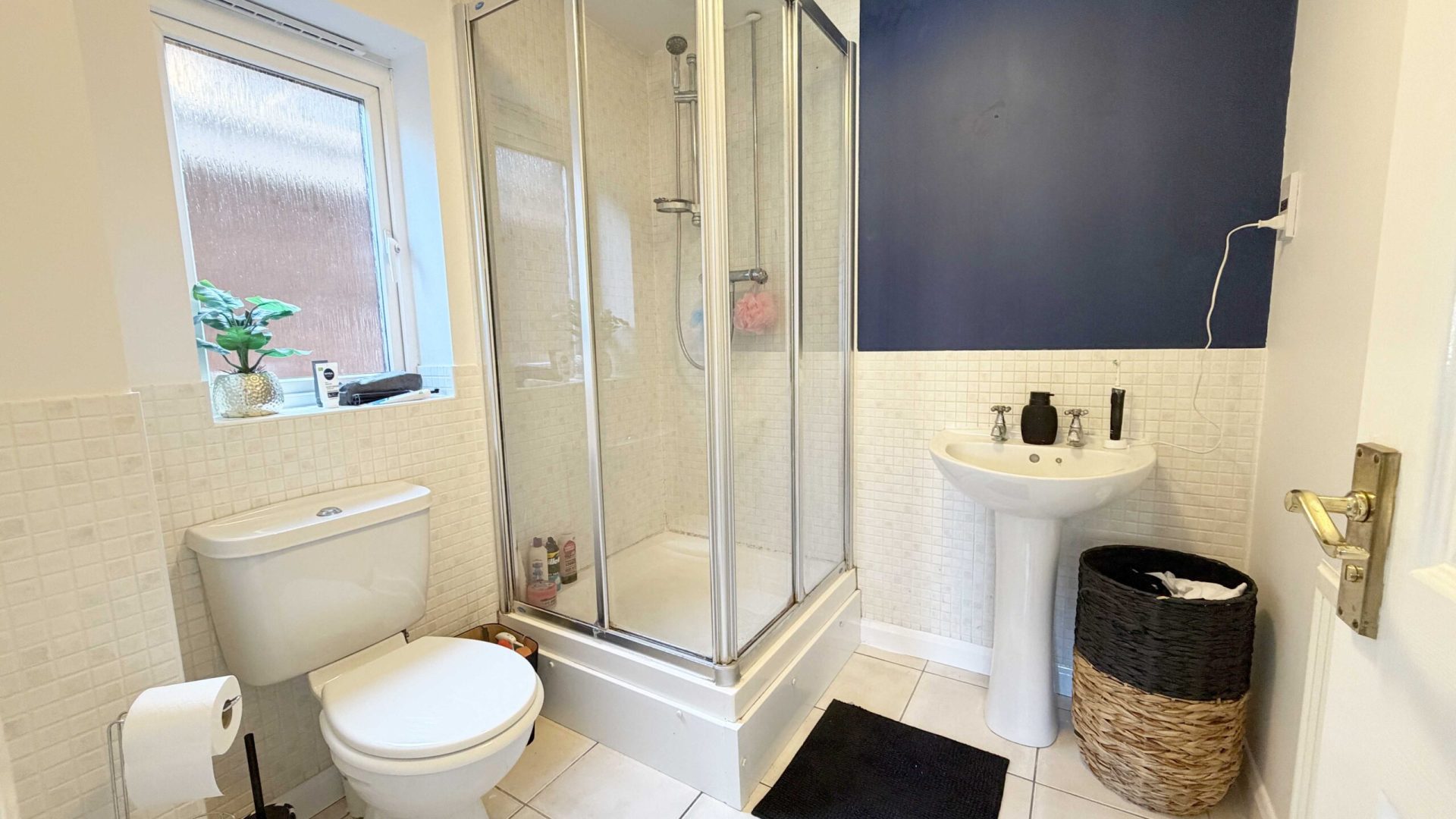 9. Ensuite